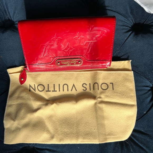 Louis Vuitton Pomme D'Amour Monogram Vernis Cosmetic Pouch - Picture 4 of 11